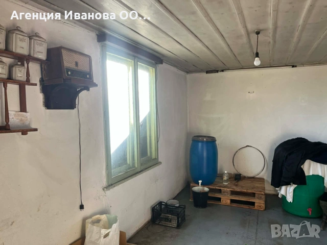 Къща с просторен двор в центъра на село Горица, община Попово, снимка 12 - Къщи - 54189185