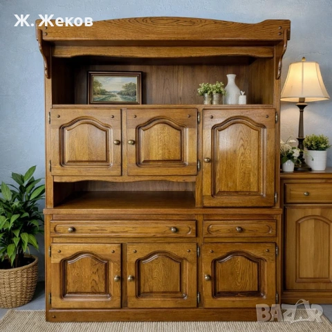 Масивен дъбов шкаф / бюфет