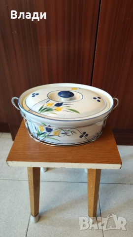 Нов порцеланов овален гювеч с капак и метална поставка