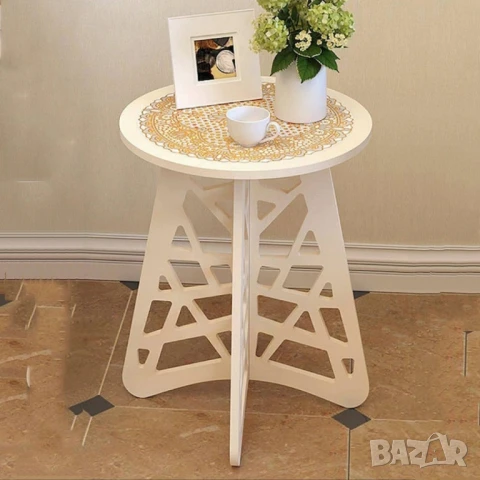 Стилна кръгла холна маса с ажурни крака – Бял елегантен акцент за всяко пространство