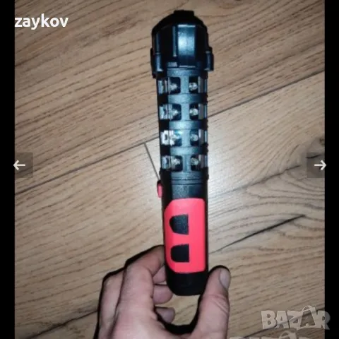 Авариен чук 3 в 1 с LED светлина + резачка за предпазен колан, снимка 2 - Друга електроника - 50228339