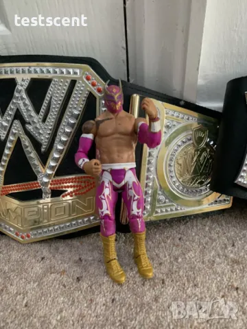 Екшън фигура WWE Sin Cara Син Кара Basic Series Pink Lucha играчка, снимка 2 - Колекции - 48360755