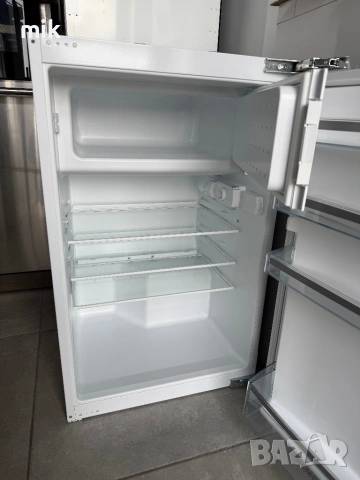 Малък хладилник за вграждане Сименс, снимка 4 - Хладилници - 53996246