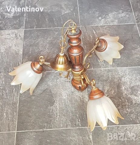 Старинен дървен полилей 