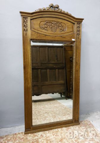 Голямо старинно резбовано дъбово огледало с орнамент 