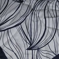 Черно бял дамски шал, снимка 2 - Шалове - 45655483