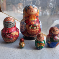 Невероятна стара руска матрьошка баба дядо и внучета - уникална, снимка 2 - Антикварни и старинни предмети - 44959431