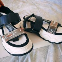 Нови рециклирани сандали на платформа, в черно и бяло, номер 35, снимка 4 - Сандали - 45386217