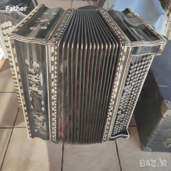 Колекционерски ретро акордеон Maximilien Vichoff, снимка 1