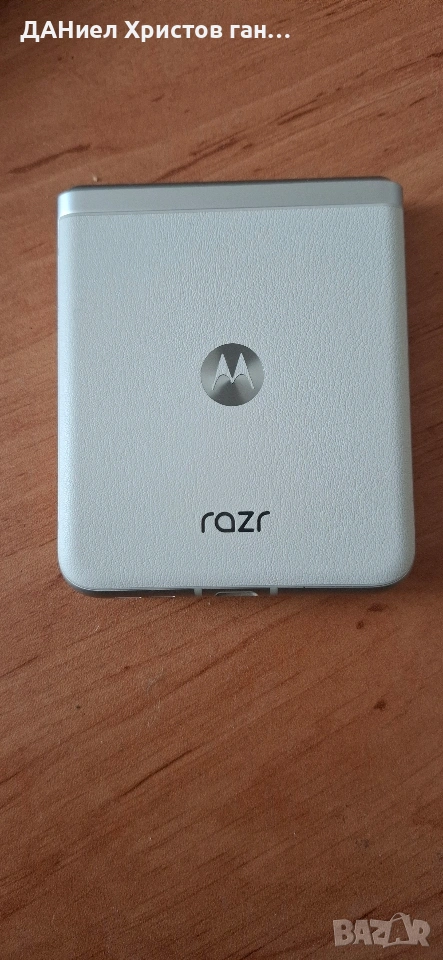 moto razr 40 телефона е в добро състояние но дисплея е развален за това цената е такава, снимка 1