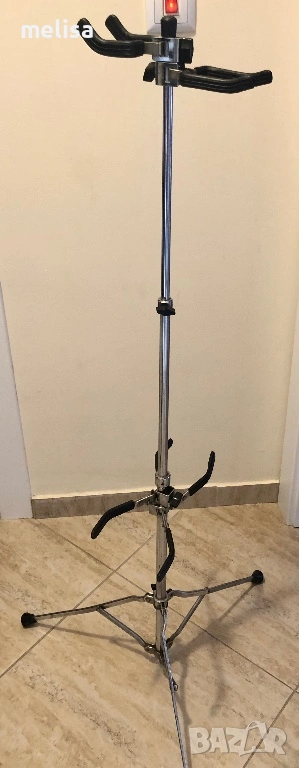Сгьваема метална стойка за китари, снимка 1