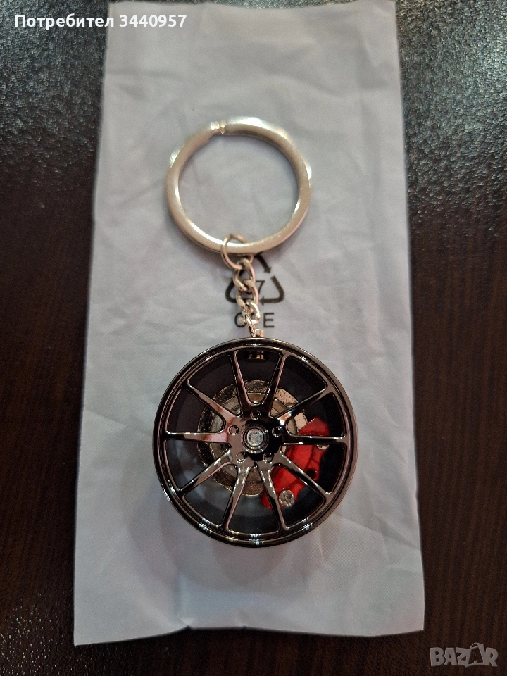 Метален ключодържател – автомобилна джанта със въртящ се спирачен апарат, снимка 1