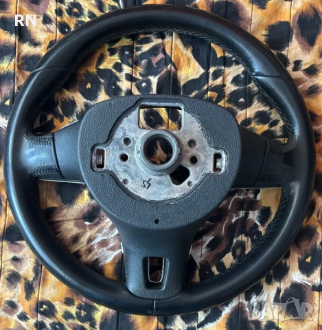 Волан за WV 2011г. с бутони., снимка 2 - Аксесоари и консумативи - 51343587