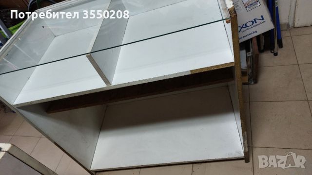 Шкаф, витрина магазинен, снимка 2 - Стелажи и щандове - 45315304