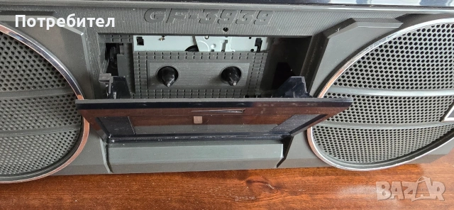 Радиокасетофон SHARP , снимка 2 - Радиокасетофони, транзистори - 54165961