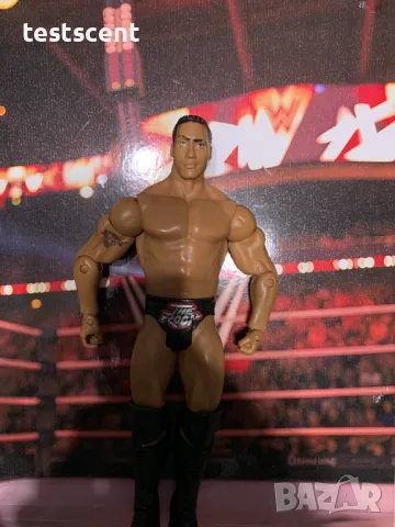 Екшън фигура WWE The Rock Скалата Classic Look Basic mattel People's Champ figure играчка, снимка 6 - Колекции - 48938000