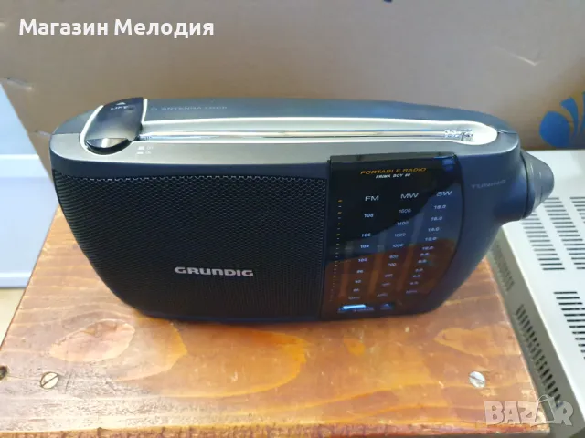 Радио Grundig Music Boy 80 В перфектно техническо и много добро визуално състояние., снимка 2 - Радиокасетофони, транзистори - 48387717