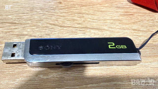 USB флаш памет Sony MicroVault 2 GB Специално издание с лента Marvel, снимка 3 - USB Flash памети - 52958506