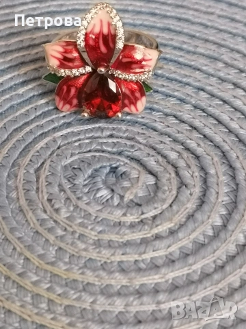 сребърен пръстен с камък-рубин и малки цирконии. , снимка 3 - Пръстени - 53708467