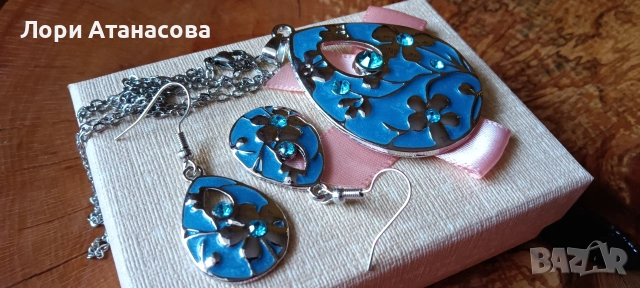 Елегантен Комплект Бижута: Обеци и Колие от Цинкова Сплав с Синьо-Лилав Флорален Принт