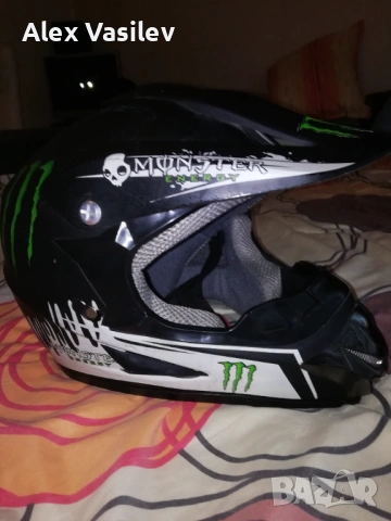 Каска Монстър става за скутер