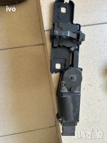 Мотор за плавно затваряне    на багажника    на задната врата  Ауди А8                            та