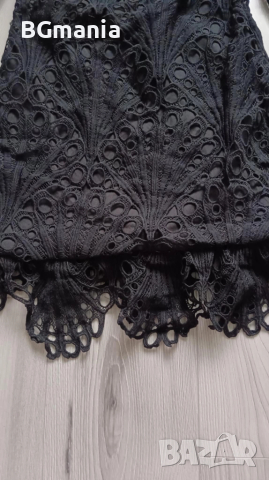 Дантелена  елегантна черна рокля с висока яка дълъг ръкав размер М-Л, снимка 7 - Рокли - 51946896