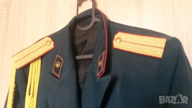 Стара военна униформа, куртка, с още 2 пагона и 1 ръкавица, снимка 6 - Антикварни и старинни предмети - 54193428