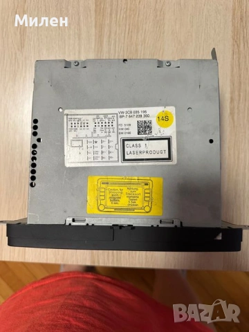 Volkswagen Golf 5, снимка 2 - Радиокасетофони, транзистори - 54225575