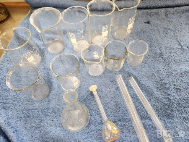 чаши, мензури, колби - лабораторно термоустойчиво стъкло, ГДР и Чехия, също 50 порцеланови лаб.чашки, снимка 6 - Лаборатория - 52947284