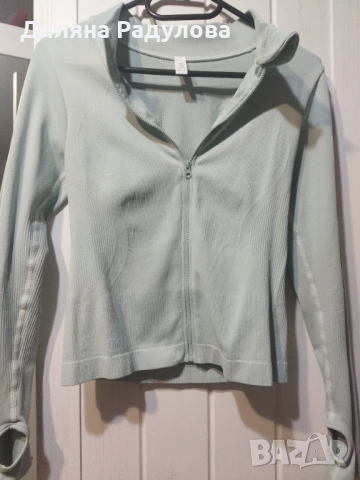 Вталено спортно дамско горнище