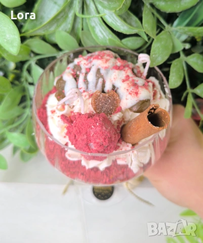 Ръчно изработена ароматна свещ, торта червено кадифе със кроасан залят с бял шоколад, снимка 5 - Декорация за дома - 53565857