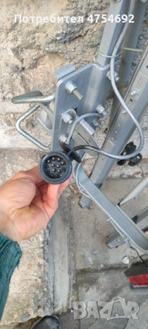 Багажник за 2 велосипеда за теглич – със светлини и стойка за номер, снимка 2 - Аксесоари и консумативи - 53719917