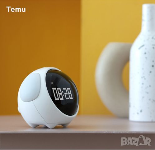 Емоджи часовник-аларма с голям цифров дисплей / Цвят - Розов, Бял; Размер - 110 мм Х 105 мм Х 93 мм;