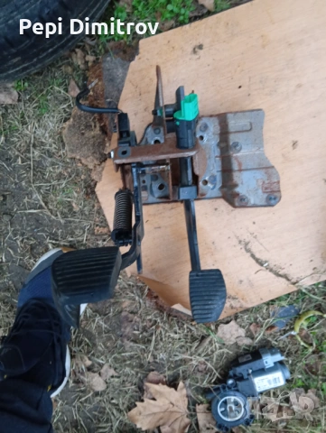 Педал съединител и спирачка Peugeot 207 Hatchback (02.2006 - 12.2015)