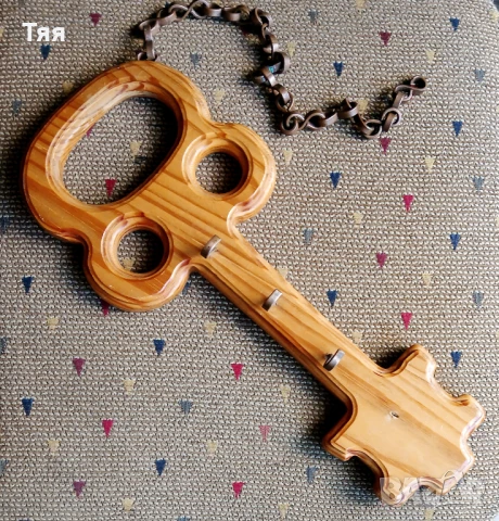 Дървена закачалка 