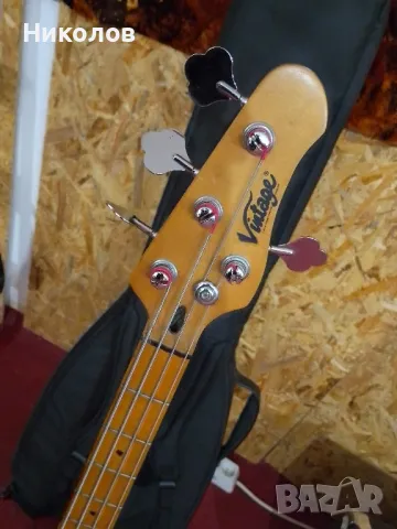 Бас китара Vintage Bass guitar , снимка 3 - Китари - 46876117