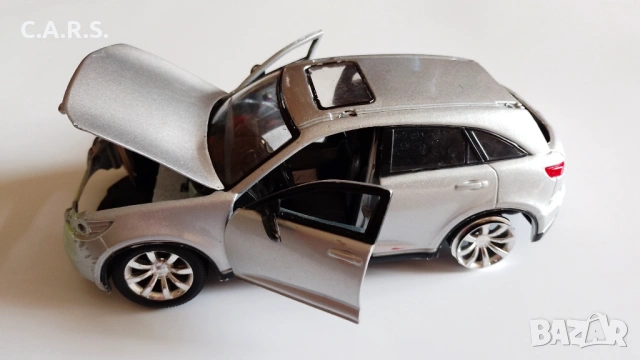 2005 Infinity FX45 Maisto - Мащаб 1:24, снимка 2 - Колекции - 54267146