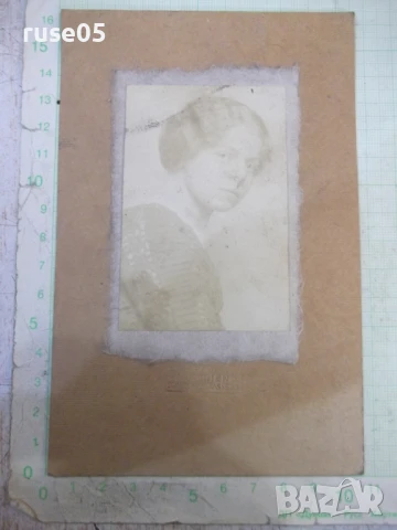 Снимка на жена върху картон стара