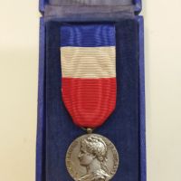 Френски сребърен медал с неговата кутия , снимка 1 - Антикварни и старинни предмети - 45179822