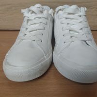 Нови кецове-44 номер, снимка 2 - Спортни обувки - 45315245