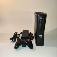 Конзола Xbox 360 Slim 250GB пълен комплект + 5 игри, снимка 1 - Xbox конзоли - 44749008