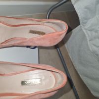Обувки Guess, снимка 2 - Дамски обувки на ток - 45483103