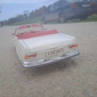 Mercedes Benz 1966г. 280 SE cabrio 1:18 Ретро умален мащабен модел, снимка 9 - Колекции - 45080379