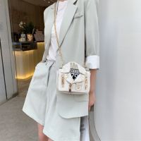 Лачена чантичка White Jacket, снимка 2 - Чанти - 45350272