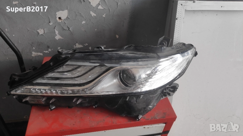 Продавам - оригинален ляв фар за Тойота Камри за ремонт или части, снимка 1