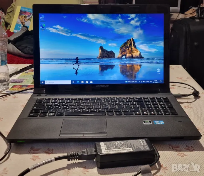 Отличен лаптоп Lenovo IdeaPad B580 intel i3 15,6” 12 GB RAM 2 видео карти, снимка 1