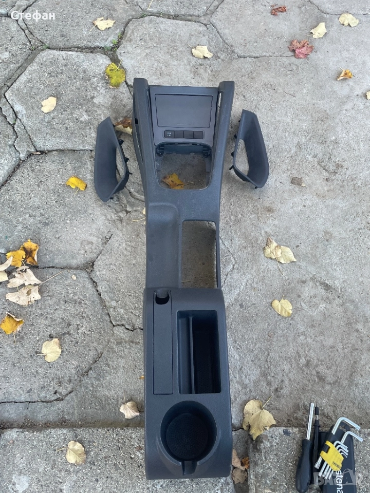 Продавам тези пластмаси за голф 5 , снимка 1