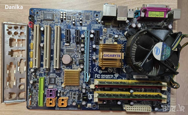 Работеща дънна платка GIGABYTE GA-965P-S3 с процесор Core2 Duo и RAM 2 GB Socket LGA775 задна планка, снимка 1