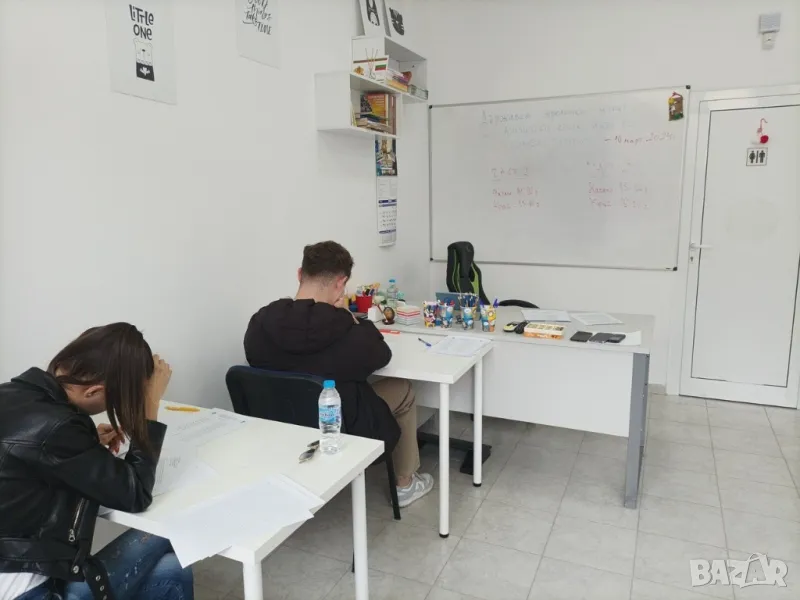 Пробна матура по английски език за 12 клас: декември 2025 г., снимка 1